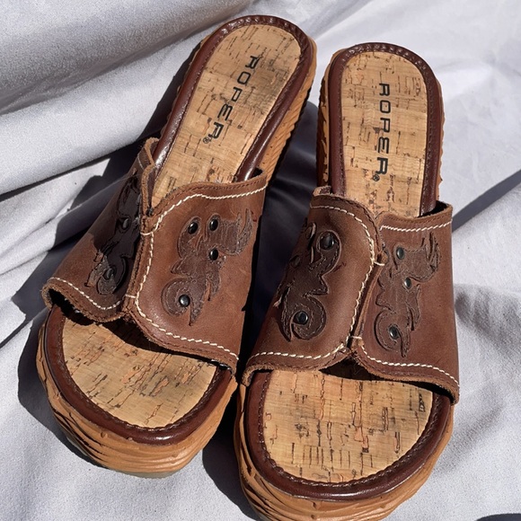 Roper Wedge Sandals - Picture 2 of 8